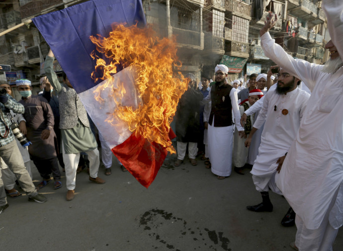 Manifestazione in Pakistan contro la Francia