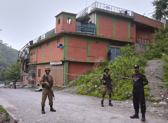 Scontro al primo sangue fra India e Pakistan, battaglia sul Kashmir