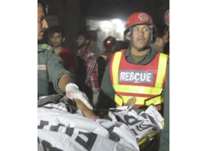 Lahore, primi soccorsi