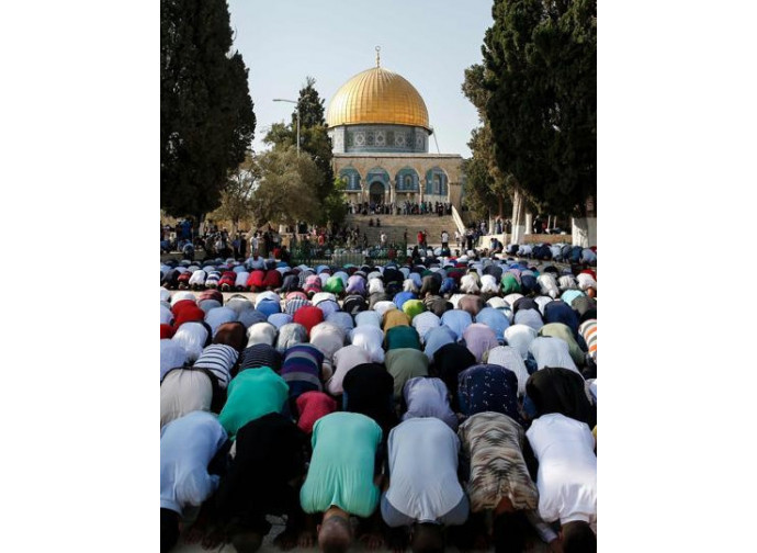 Musulmani in preghiera a Gerusalemme