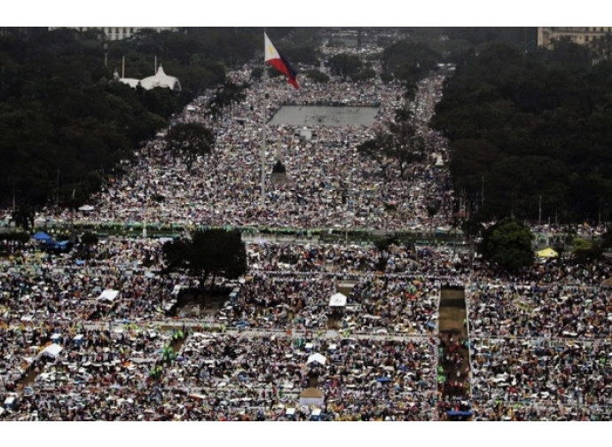 La spianata di Manila con sette milioni di fedeli per il Papa