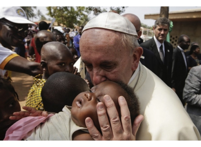 Papa Francesco nel campo profughi di Banqui