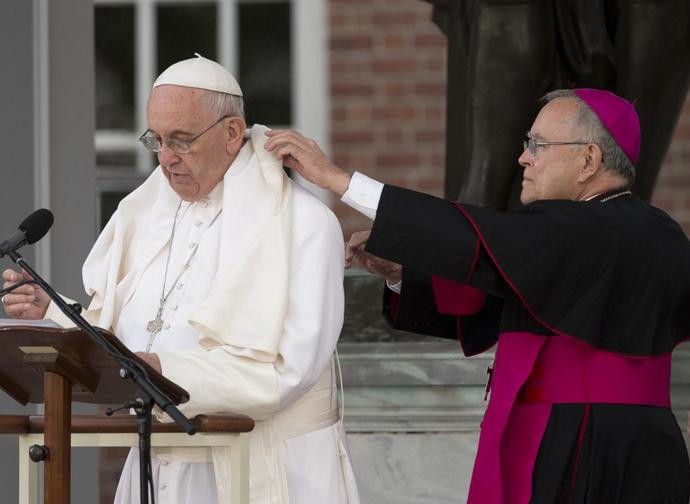 Papa Francesco con il vescovo Chaput