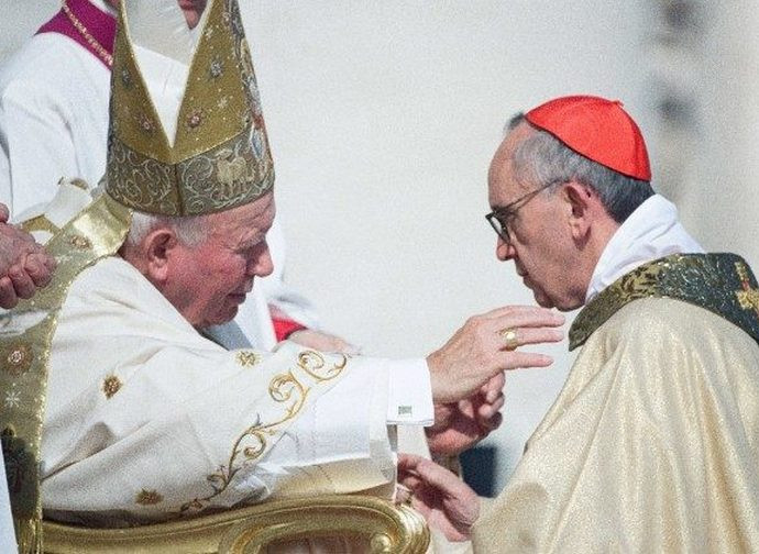 San Giovanni Paolo II con il cardinale Bergoglio