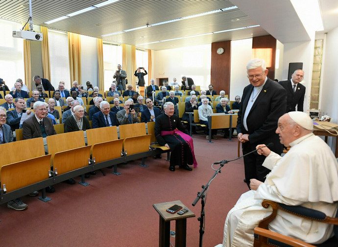 Il Papa con i gesuiti in Belgio