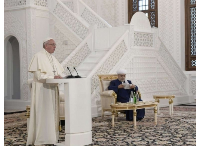 Il Papa in Azerbaijan (Foto Afp)