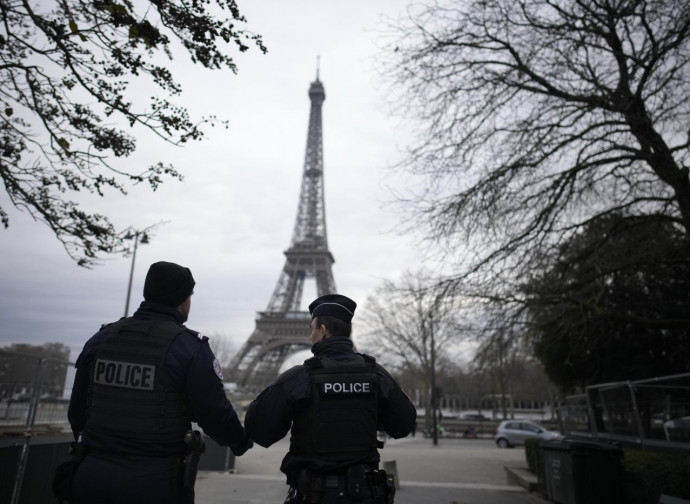 Parigi, polizia sulla scena dell'attentato