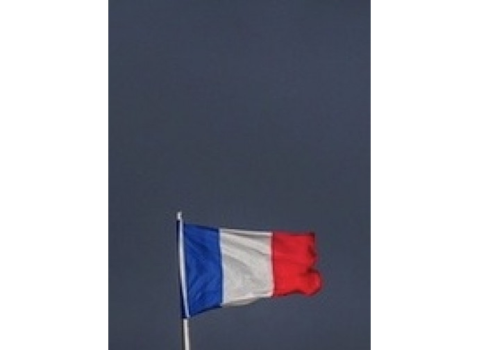 Nere nubi sulla bandiera francese