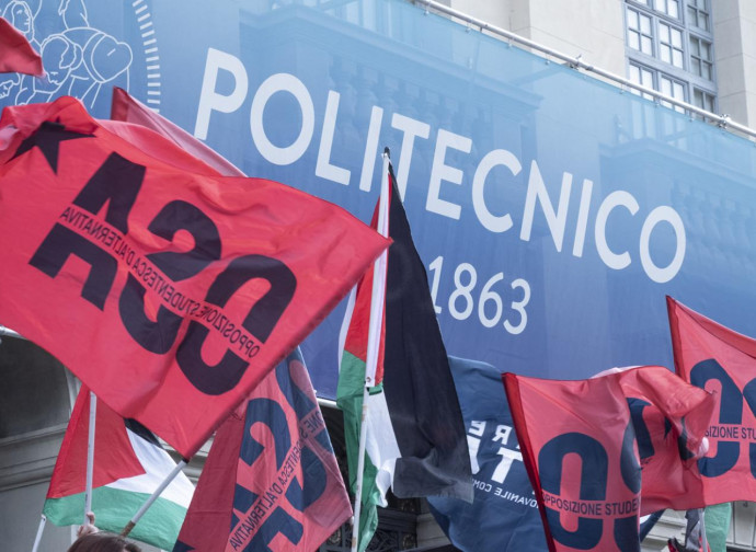 Politecnico di Milano durante una manifestazione per la Palestina (La Presse)