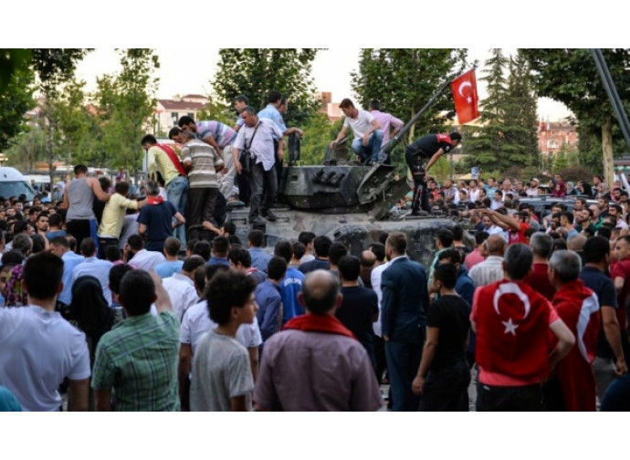 Sostenitori di Erdogan in  piazza ad Ankara