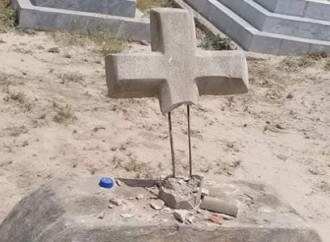 Violato un cimitero cristiano