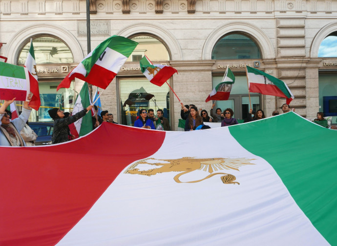 Protesta contro la Repubblica Islamica a Roma (foto di Elisa Gestri)