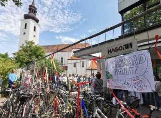 Cristiani austriaci "sostenibili": in chiesa in bicicletta