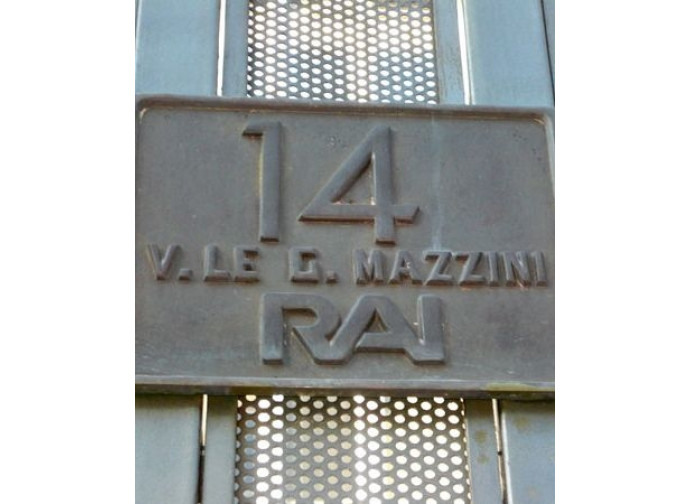 La targa Rai in viale Mazzini a Roma