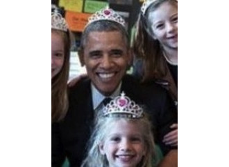 Obama con la tiara, per Repubblica è l'uomo dell'anno