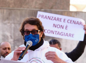 Italia ancora chiusa, ora cominciano le proteste
