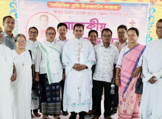 Festa per l’ordinazione del primo sacerdote a Mariapally, in Bangladesh