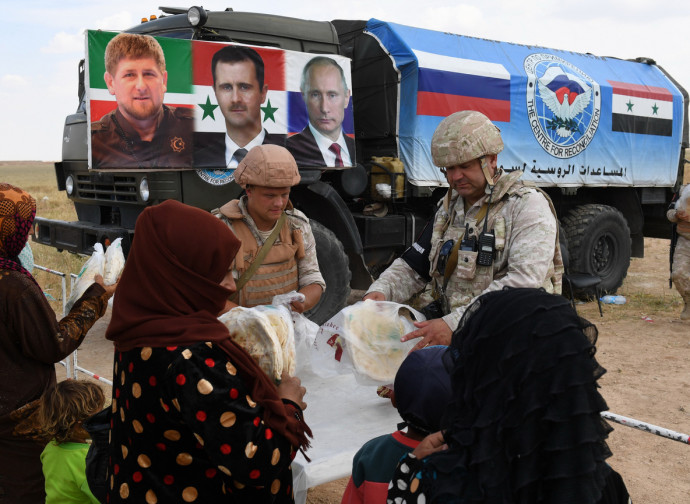 Russi (e ceceni) distribuiscono aiuti in Siria