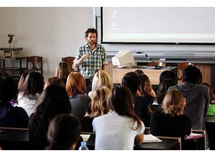 Ricomincia La Scuola Con L Augurio Che Possa Accadere Qualcosa Di Bello La Nuova Bussola Quotidiana