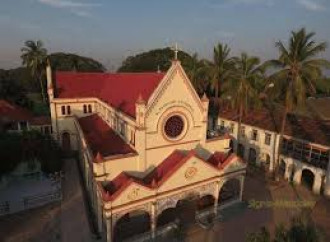 A fuoco una chiesa in Myanmar