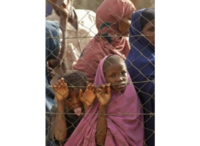 Bambini in un campo profughi