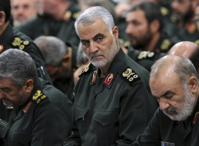 Il generale Soleimani (al centro)