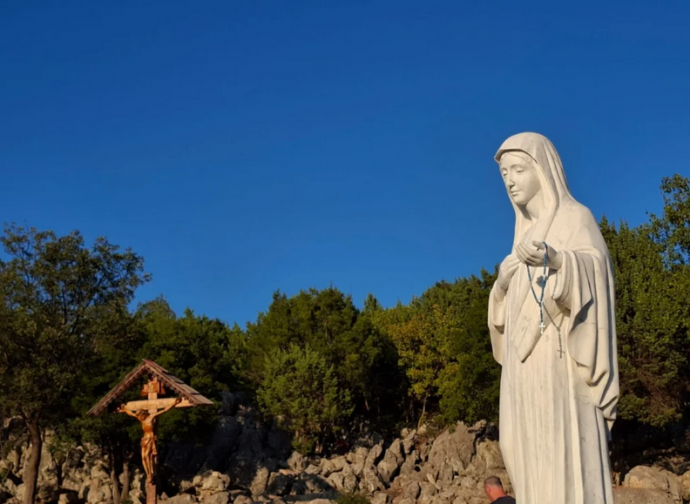 Statua Madonna sul Podbrdo, Medjugorje (foto SCEG)