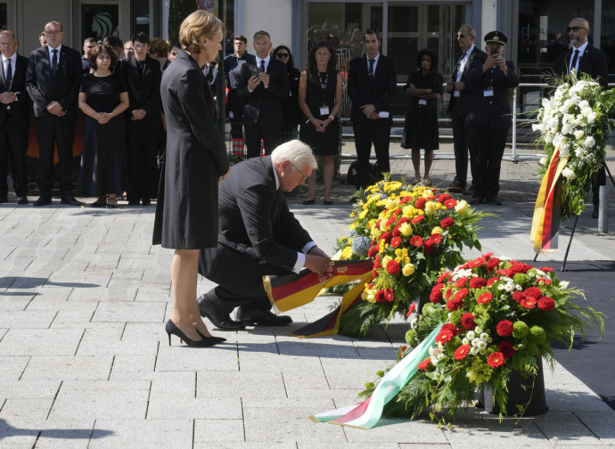 Il presidente Steinmeir, tributo alle vittime di Solingen (La Presse)