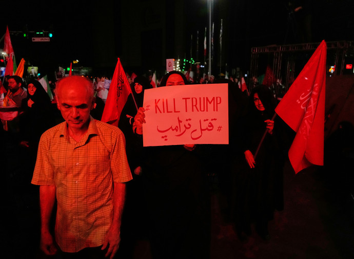 Manifestazione di regime a Teheran con minacce a Trump (AP)