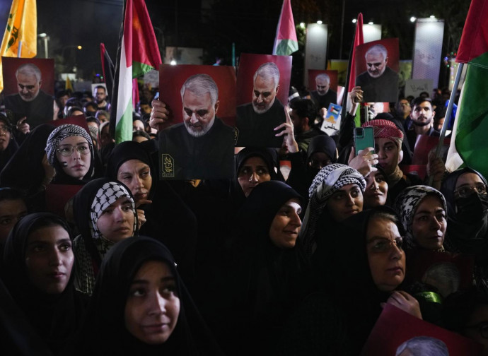 Teheran, manifestazione pro-Palestina (con i ritratti di Soleimani)