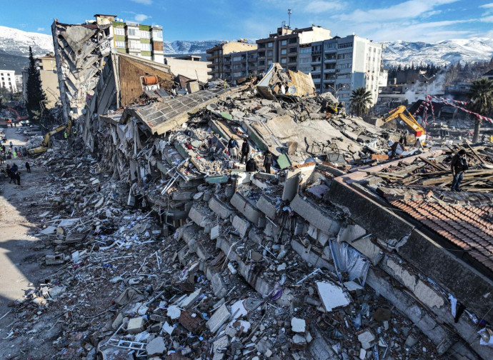 Case crollate a Kahramanmaras, Turchia, dopo il sisma