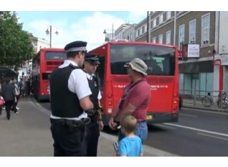 Gay, un arresto a Londra per avere letto San Paolo