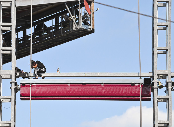 Torino, tentato suicidio allo stadio (La Presse) Torino, tentato suicidio allo stadio (La Presse)