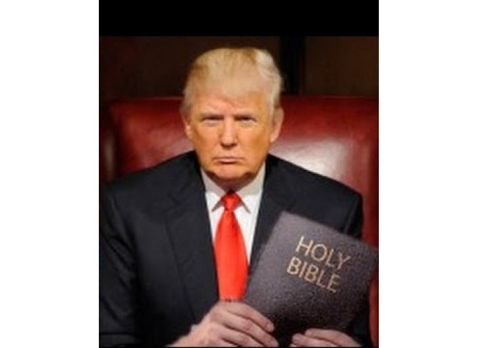Donald Trump con la sua Bibbia