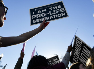 Aborto, resiste il fronte pro-life ma si apre un vulnus