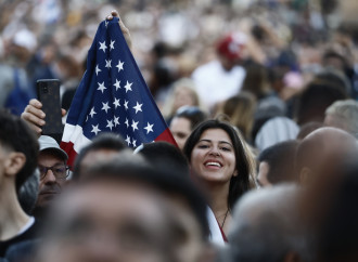 Bandiere americane all'elezione di Leone XIV (La Presse)