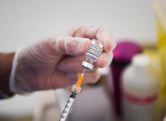 Vaccini Covid e danni ai ragazzi, uno studio conferma il legame