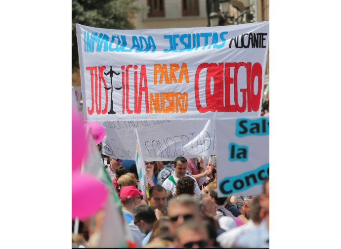 La manifestazione di Valencia delle paritarie