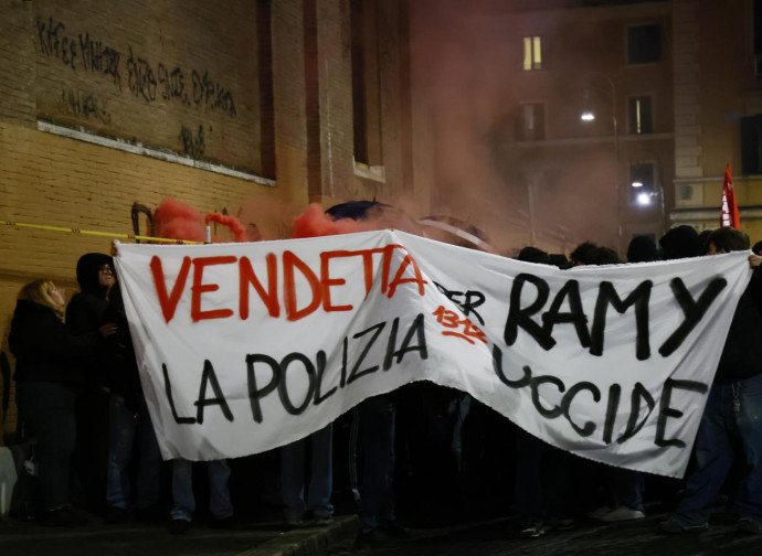 Roma, "vendetta" contro la polizia (La Presse)