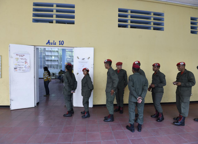 Venezuela, soldati alle urne