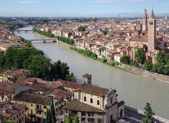 Una veduta di Verona (licenza CC, di Jakub Halun, da Wikimedia Commons)