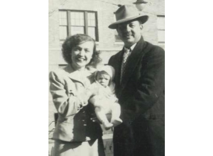 I coniugi Anne e Peter Stravinskas, con i figlio quando questo aveva  4 mesi