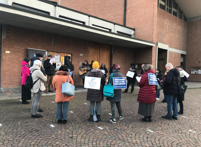 Volontari pro vita a Modena, marzo 2025 (foto da M.S. Martucci)