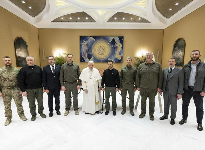 Papa Francesco con la delegazione ucraina