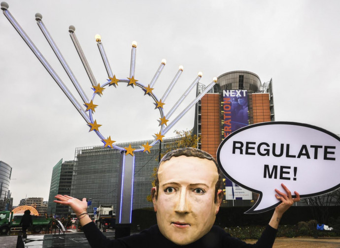Bruxelles, manifestazione per la regolazione di Facebook