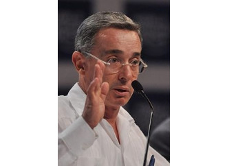 L'ex presidente Uribe mette in guardia dai terroristi rossi